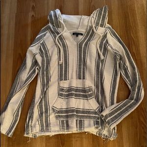 black and white Ocean Drive pullover size M